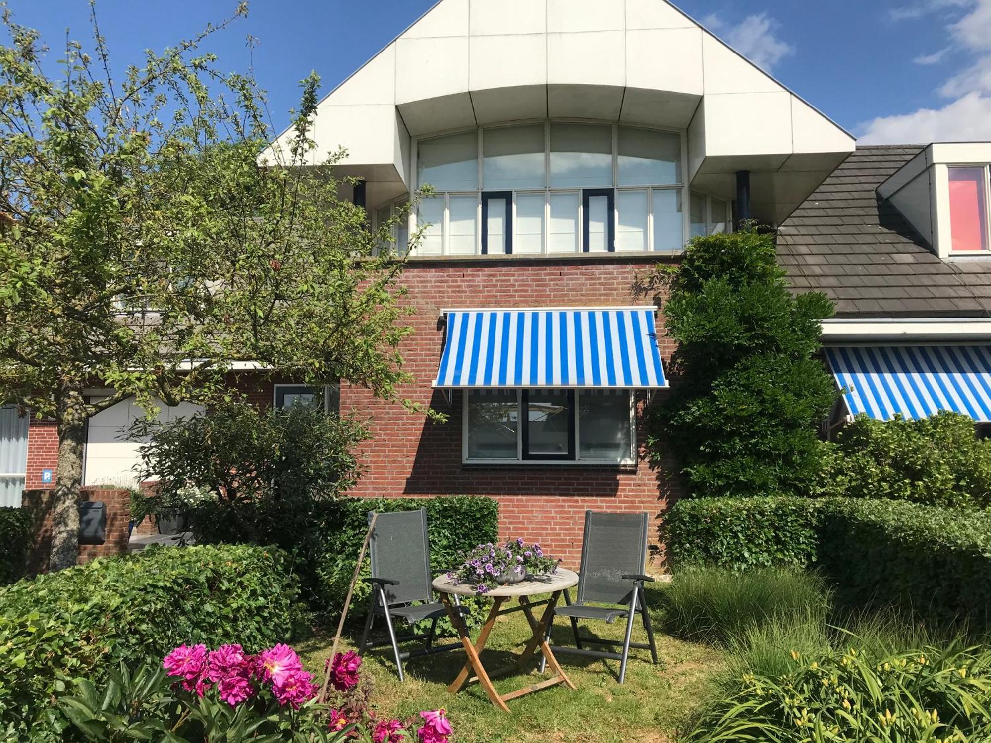 Gastenverblijf Villa Buitenplaats Wergea Contactloos Inchecken Naarderburen ภายนอก รูปภาพ