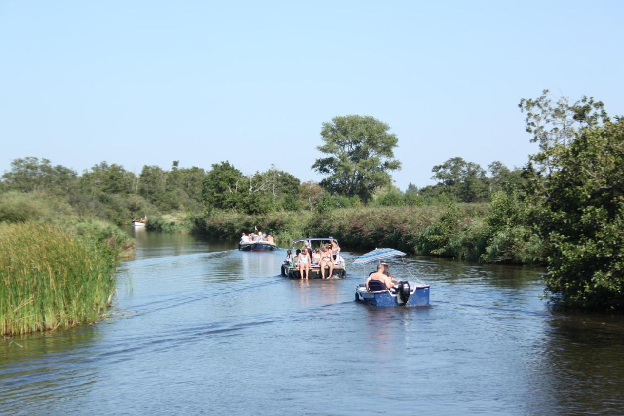 Gastenverblijf Villa Buitenplaats Wergea Contactloos Inchecken Naarderburen ภายนอก รูปภาพ